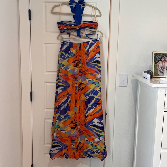 BCBG MaxAzria Fun Colorful Maxi with Cut-outs, Siize 2 - Picture 4 of 8